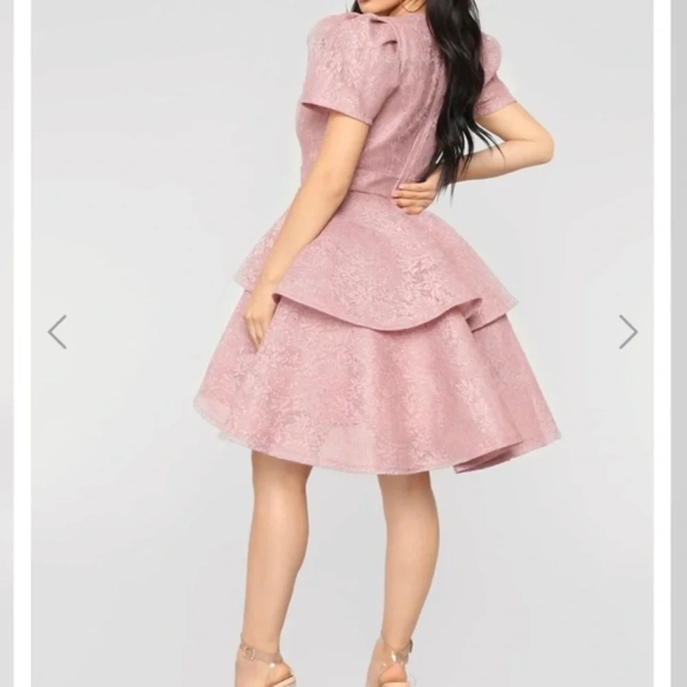 Mauave dress with puff sleeves, ruffled, and double layered - Picture 5 of 11